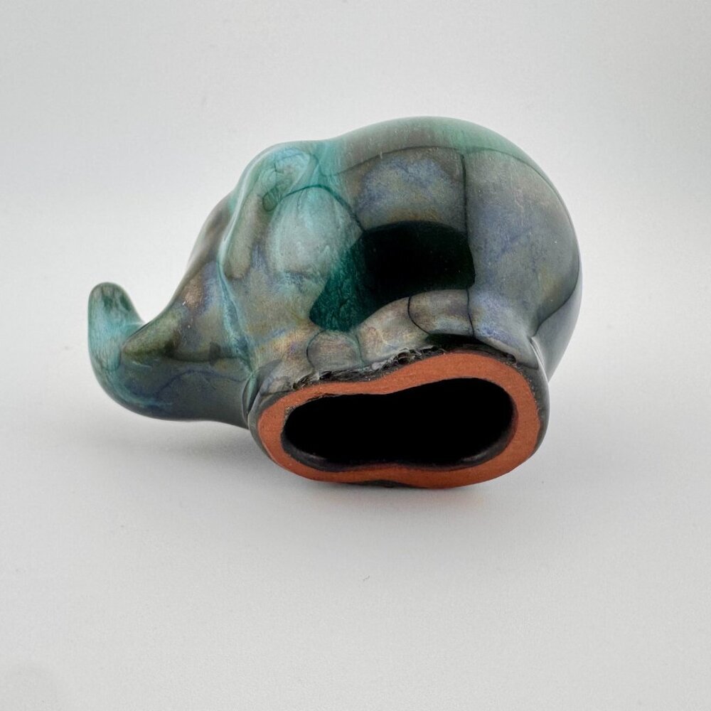 Vintage Blue Mountain Art Pottery Baby Elephant Figurine Green Glaze - Picture 7 of 7